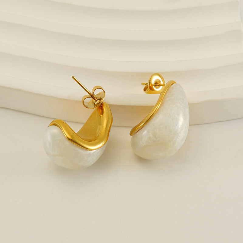 Girl With The Pearl Earrings
